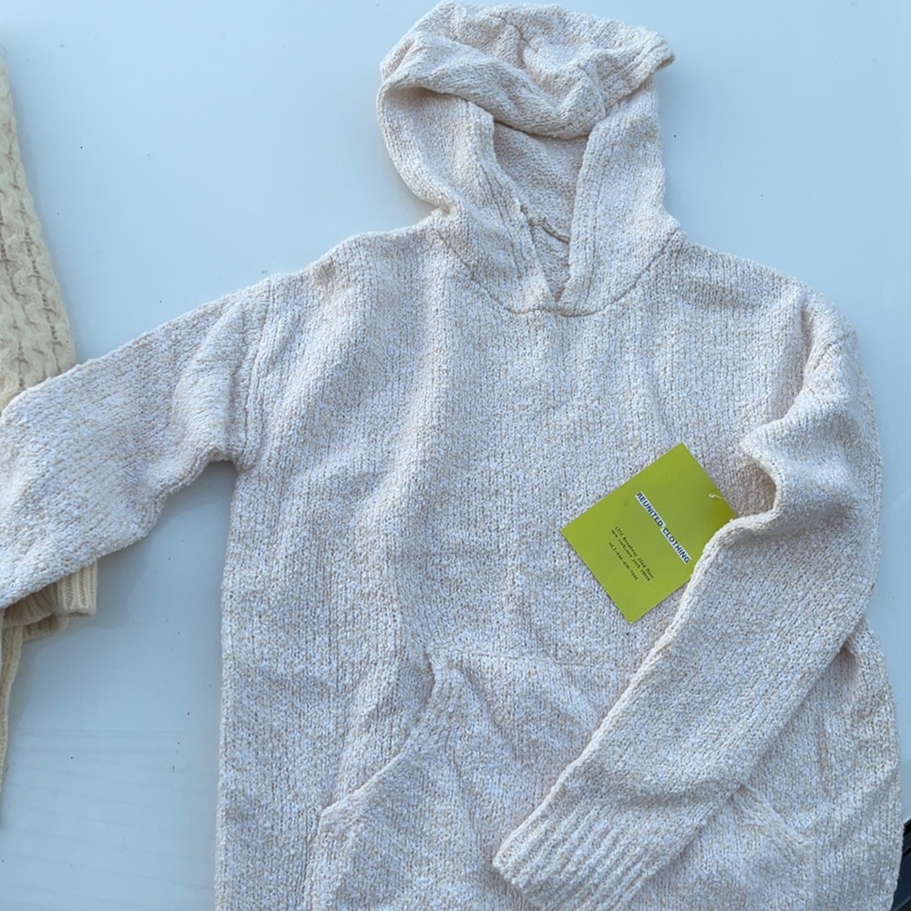 Oatmeal knitted hooded sweater